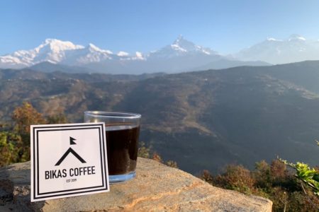 ネパールのハルパン村で撮影したbikascoffeeとビカスコーヒーステッカー