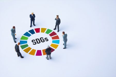 SDGsバッジとは？つける目的や、正規品との見極め方、購入店舗をご紹介